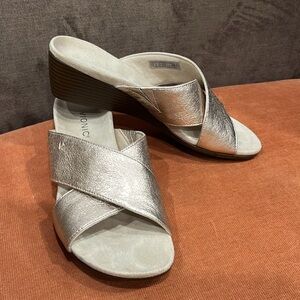 Vionic Kara Metallic Rose Gold 2” platform CrossStrap leather Slip on Sandal 10